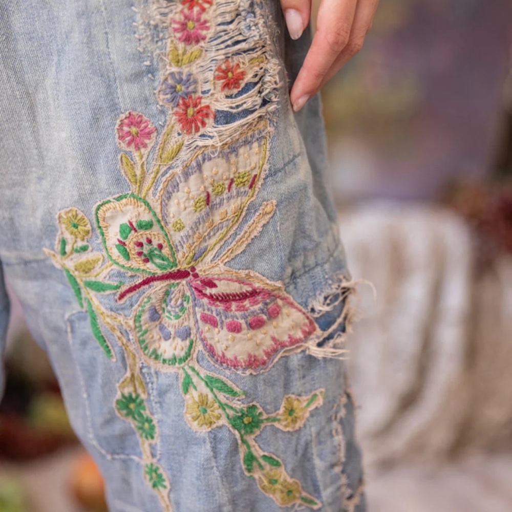 Magnolia Pearl Light Blue cat Embroidered Boyfriend Jeans - Picture 2 of 7